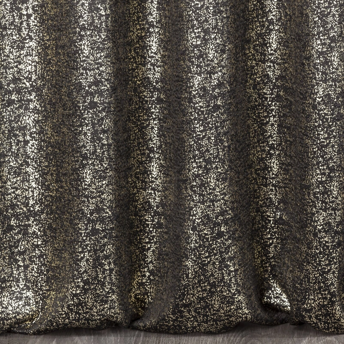 Záves zatemňujúci 135x270 cm čierny so zlatým vzorom na riasiacu pásku EBRU