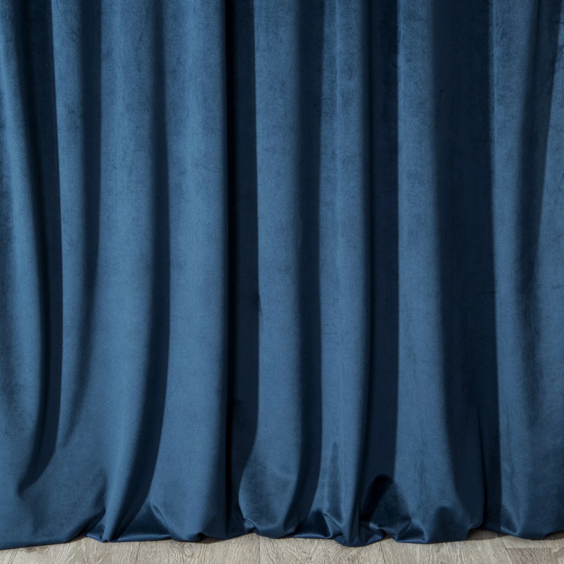 Závesy 140x250 cm zamatové matné tmavomodré na kovové krúžky DARLA