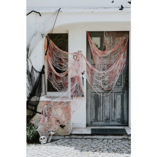 Plasă decorativă albă cu pete de sânge 0,72×9,8 m pentru Halloween