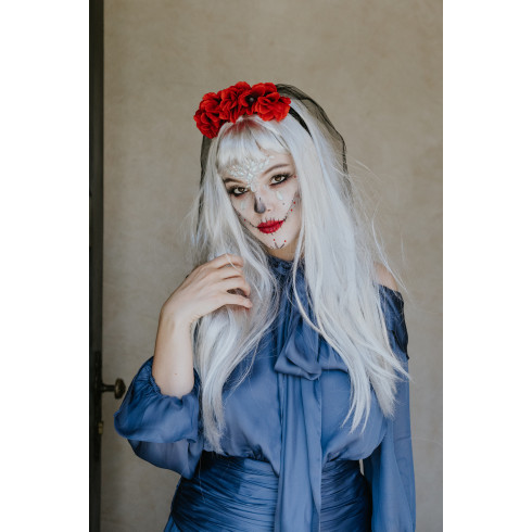 Naglavni trak s črnim tančico in rdečimi vrtnicami za karneval