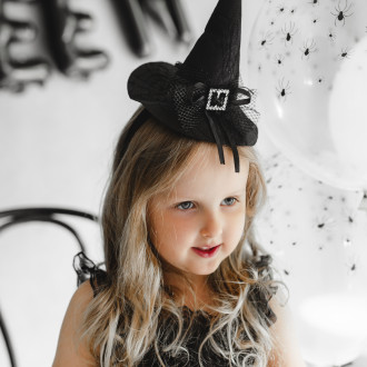 Črn naglavni trak s čarovniškim klobukom 17x28 cm za noč čarovnic