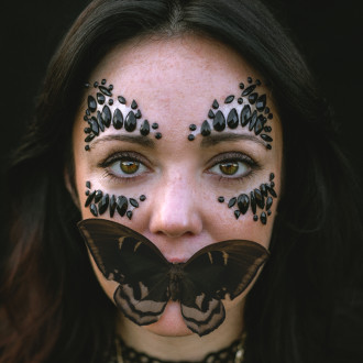 Črni samolepilni kristali za obraz, 15 × 9 cm – enkratni okrasek