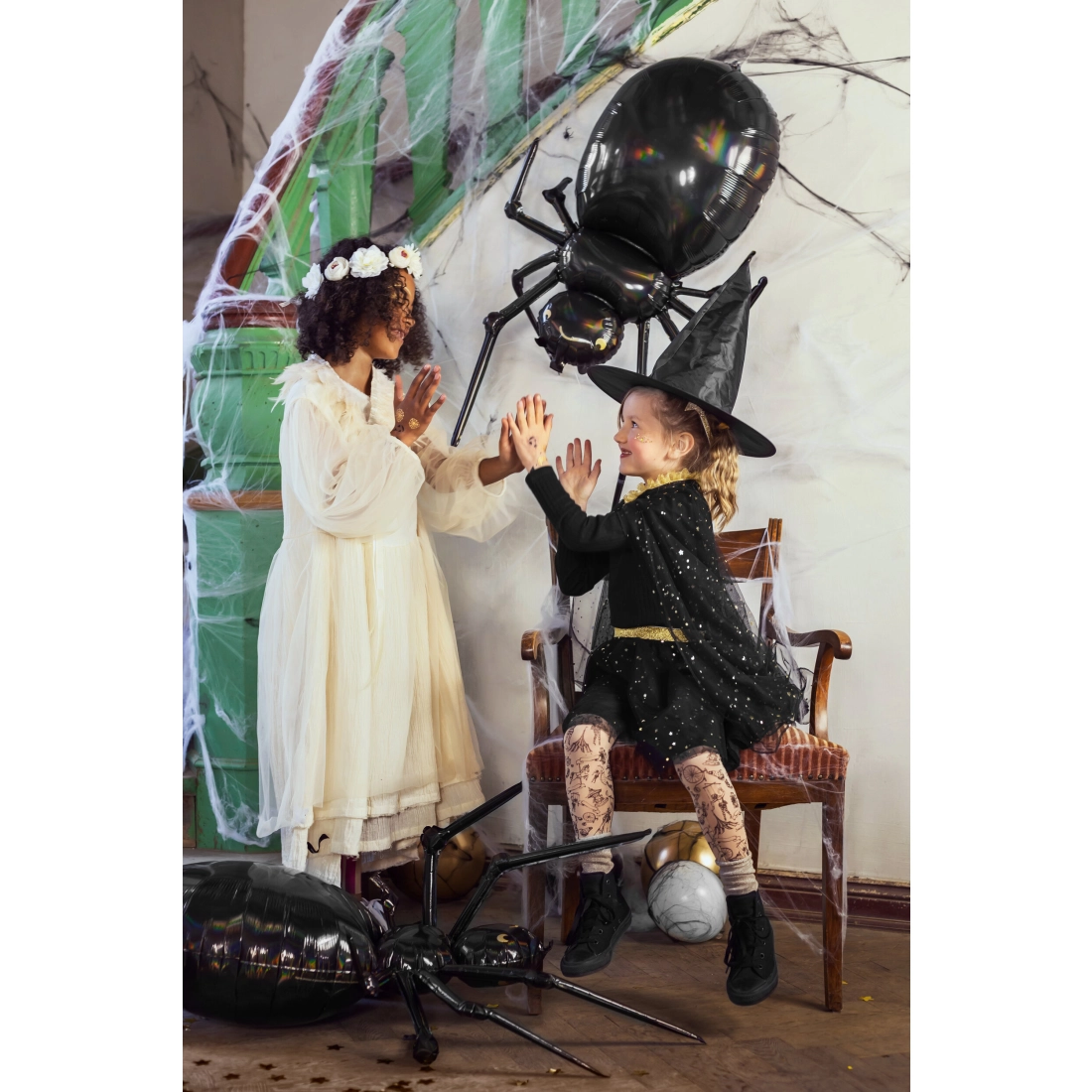 Fekete fólia lufi Pók 60x101 cm, metál arany hatással