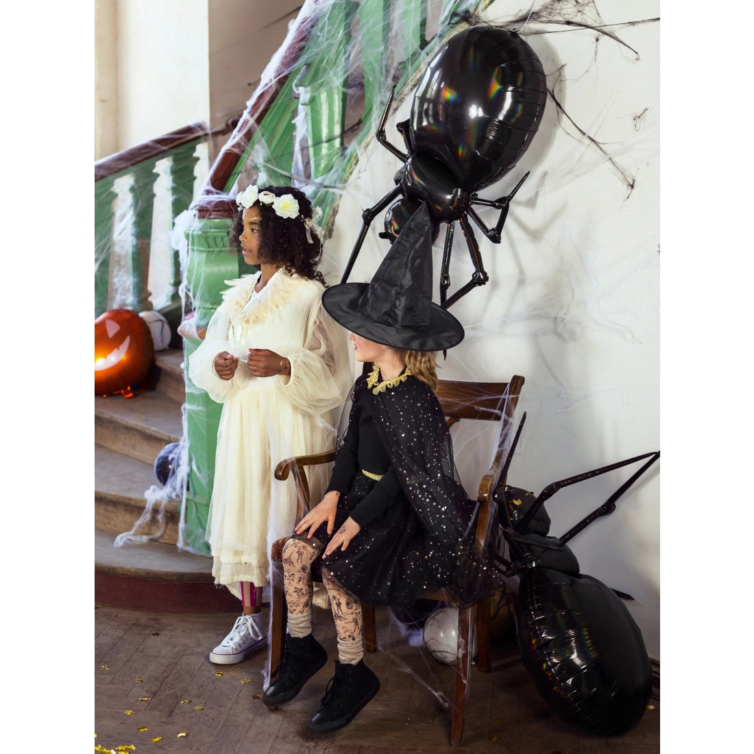 Fekete fólia lufi Pók 60x101 cm, metál arany hatással