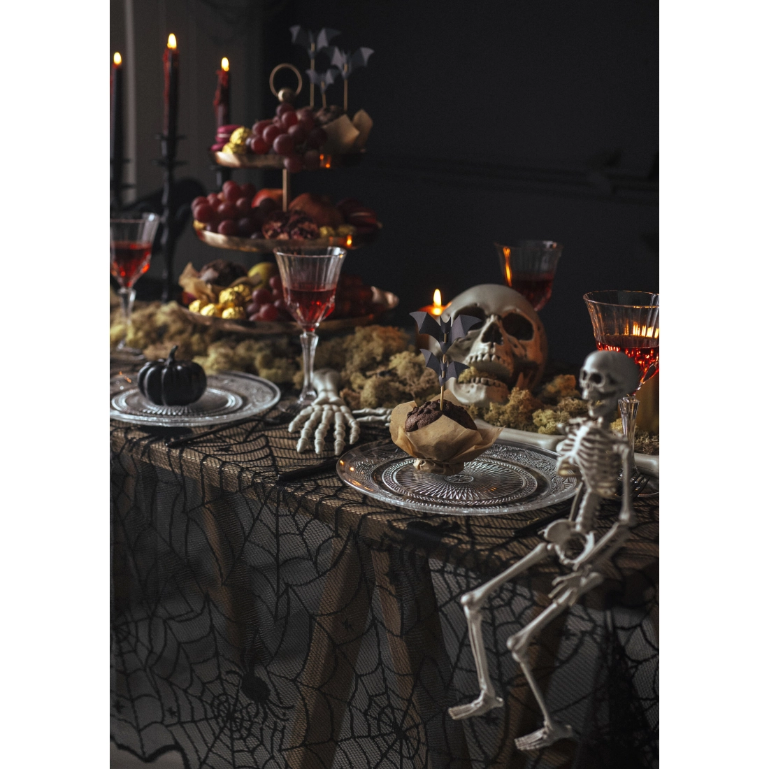 Față de masă neagră din poliester cu motiv de pânză de păianjen 135x180 cm pentru Halloween