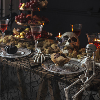 Črni poliesterski prt s pajkovo mrežo 135x180 cm za noč čarovnic