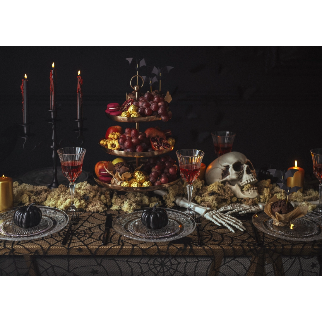 Față de masă neagră din poliester cu motiv de pânză de păianjen 135x180 cm pentru Halloween