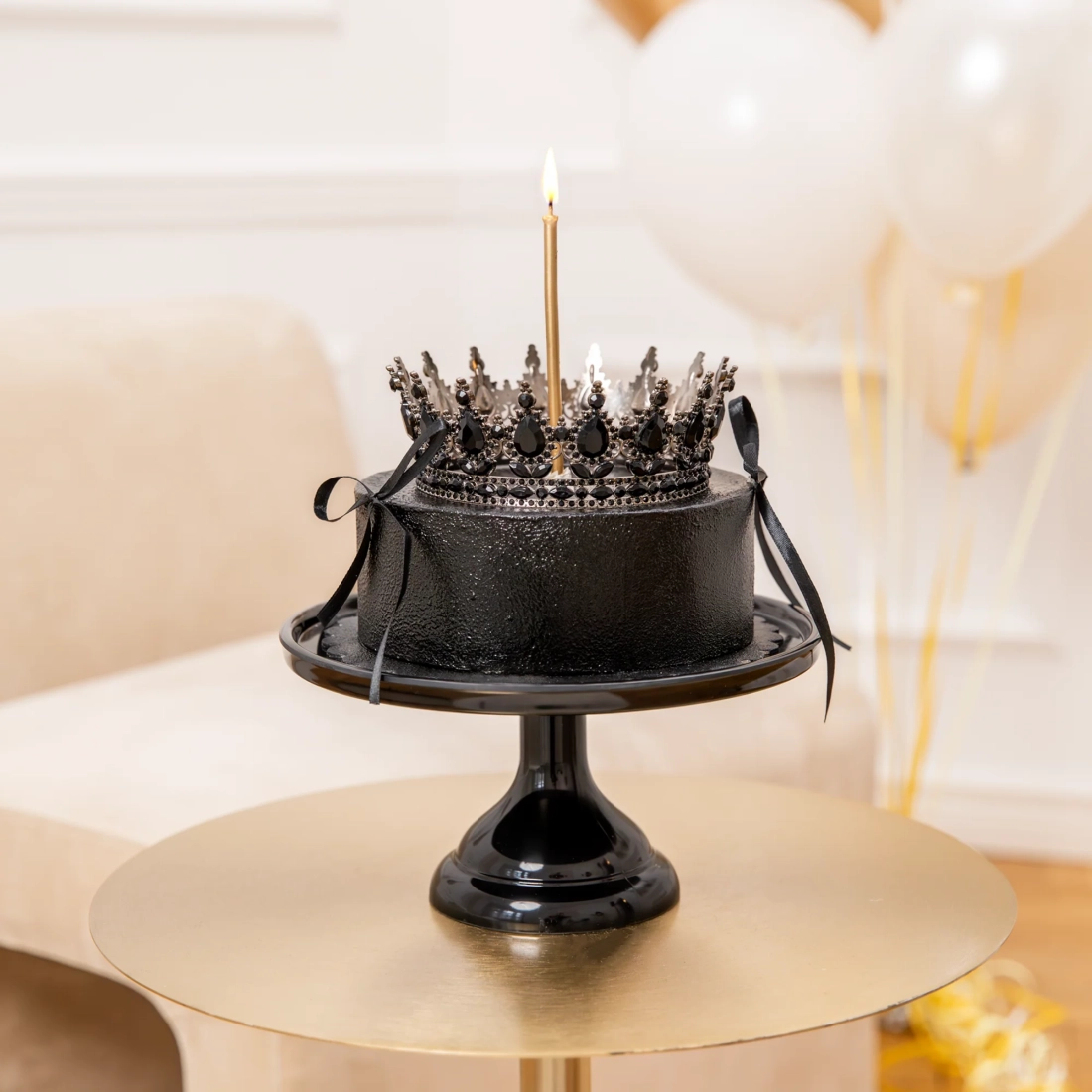 Srebrna tortna dekoracija krona s črnimi kristalčki