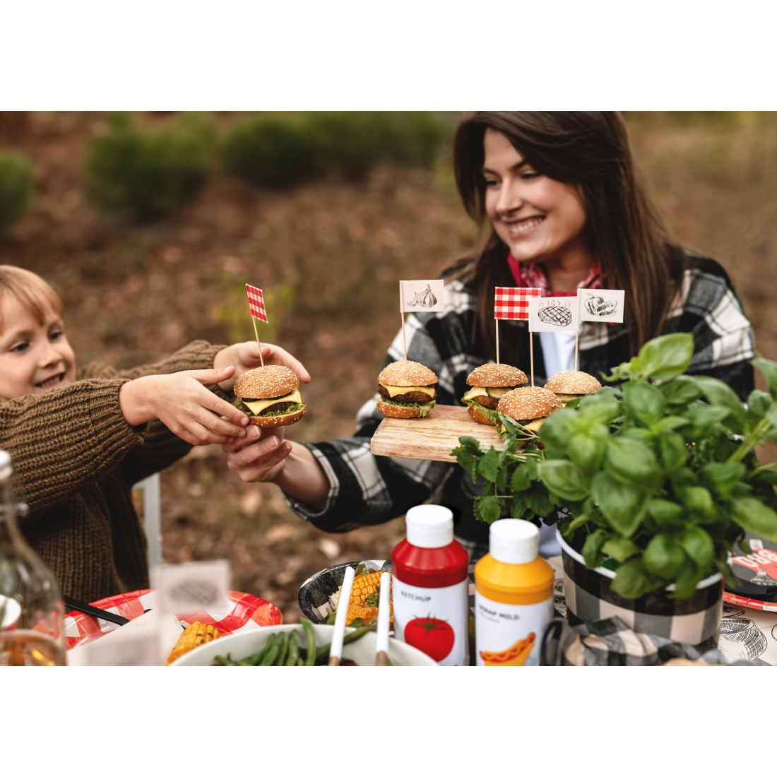 Dekorativne zobotrebce z zastavicami BBQ mix, 12 kos