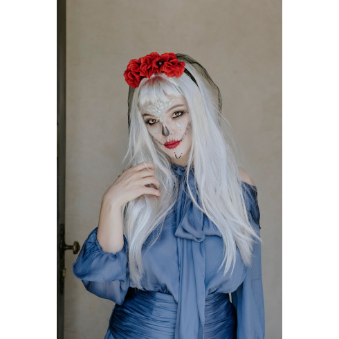 Dolga srebrna lasulja s frufrujem – naraven videz za zabave