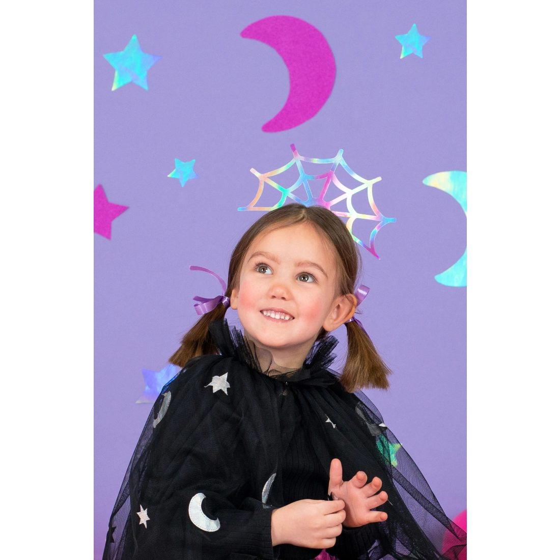 Szivárványszínű pókwebes fejpánt 21x23 cm – halloweeni party kiegészítő