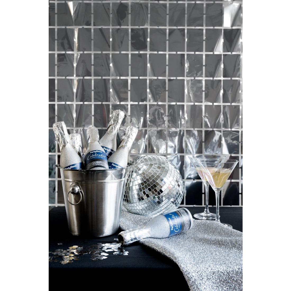 Pezsgősüveg alakú konfetti, ezüst, 20,5 cm