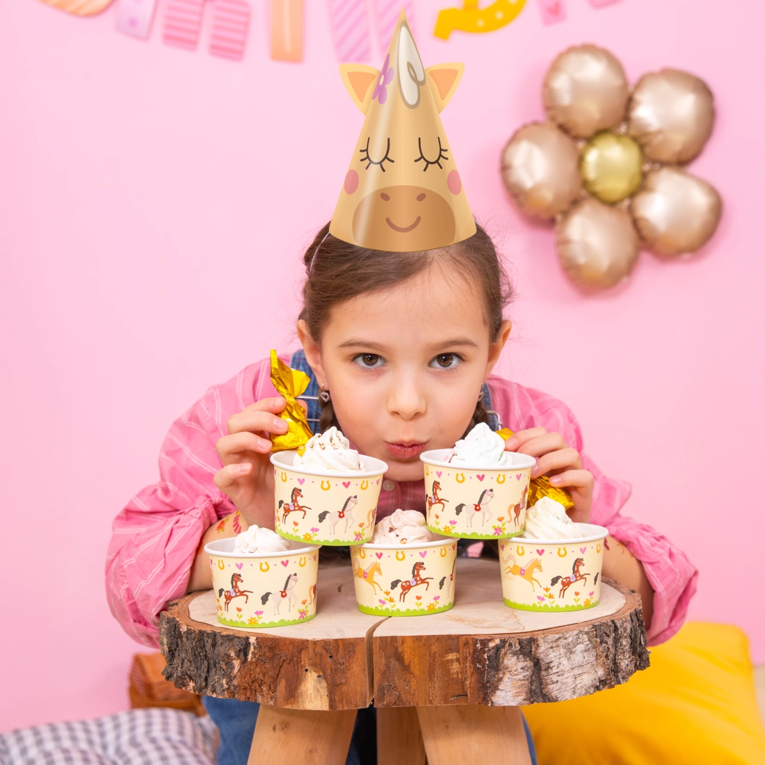 Căciulițe de aniversare cu căluți – set 6 buc.