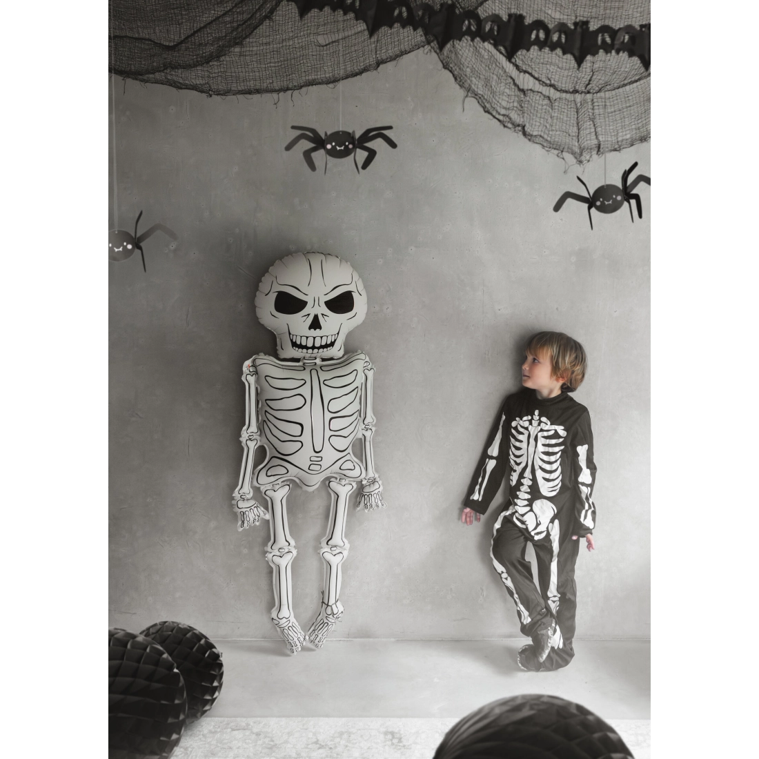 Óriási fólia lufi Csontváz XXL 129 cm – krém-fekete Halloweenre