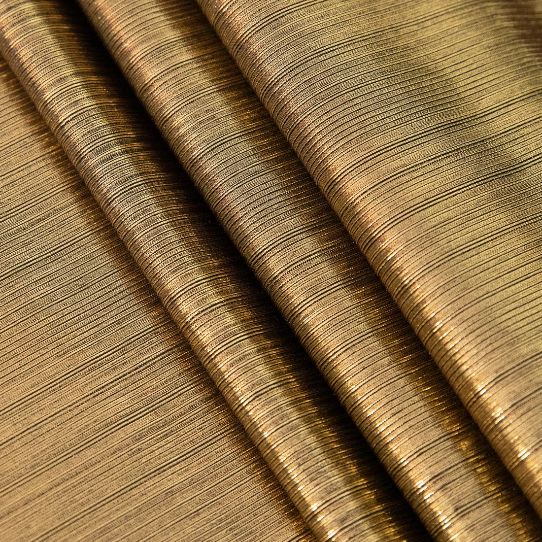 Asztali futó óarany 275x28 cm az asztalra