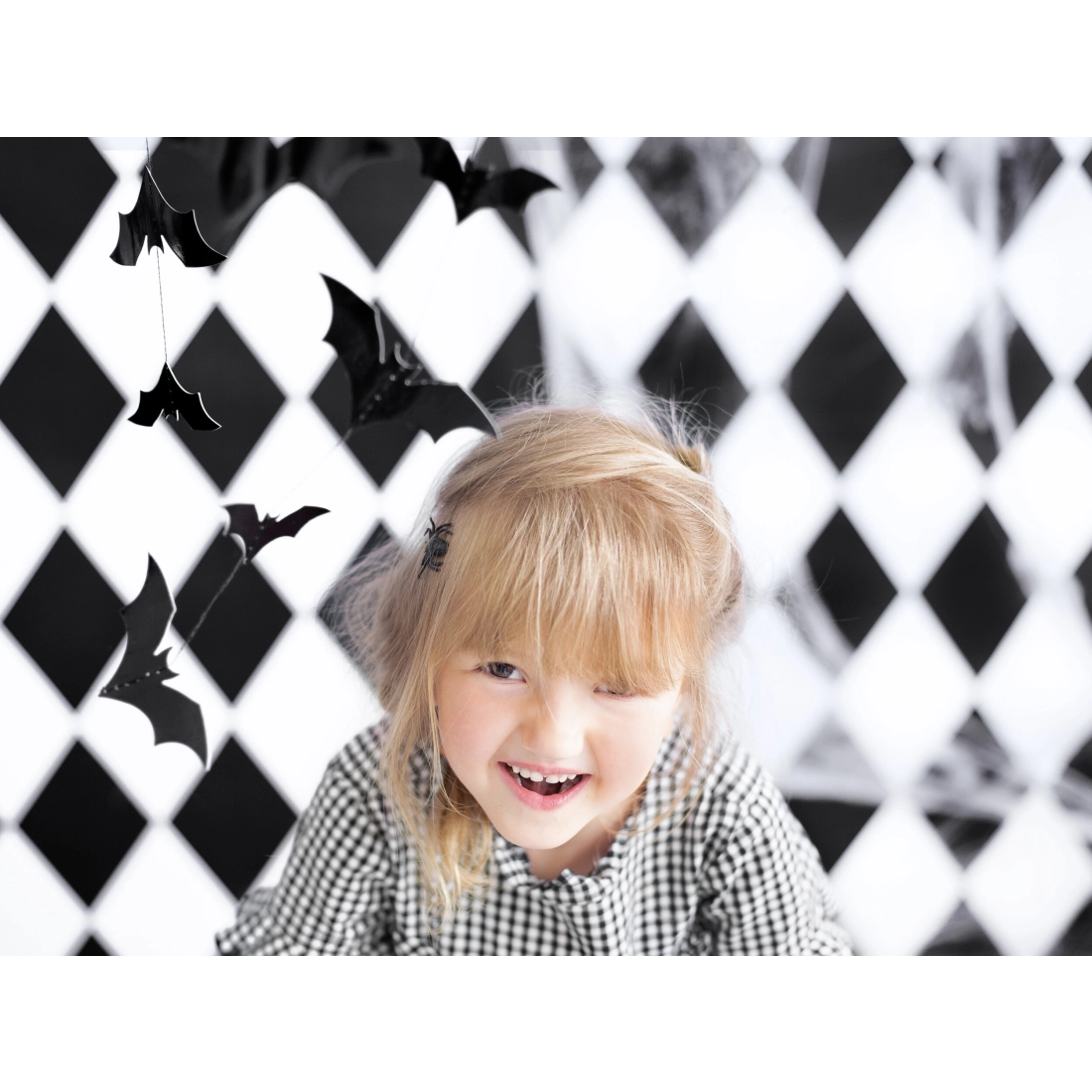 Ghirlandă din hârtie cu lilieci, neagră, 1,5 m – decorațiune de Halloween