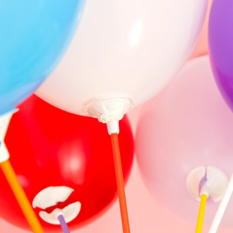 Papírové tyčky na balonky mix barev 10 ks