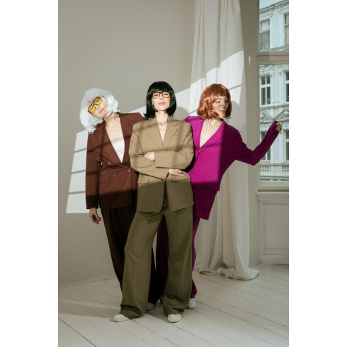 Lasulja Cleopatra ingverna, srednje dolgi lasje s frufrujem