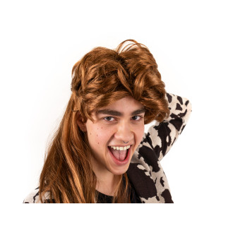 Lasulja z dolgimi rdečimi lasmi v stilu 80. let za zabave