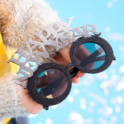 Party okuliare Happy New Year čierno strieborné 1 ks