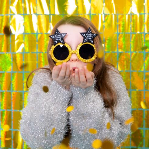 Party szemüveg Happy New Year, fekete-arany csillagokkal