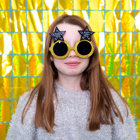Party szemüveg Happy New Year, fekete-arany csillagokkal