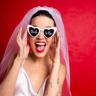 Party očala v obliki srca Bride to Be, bela