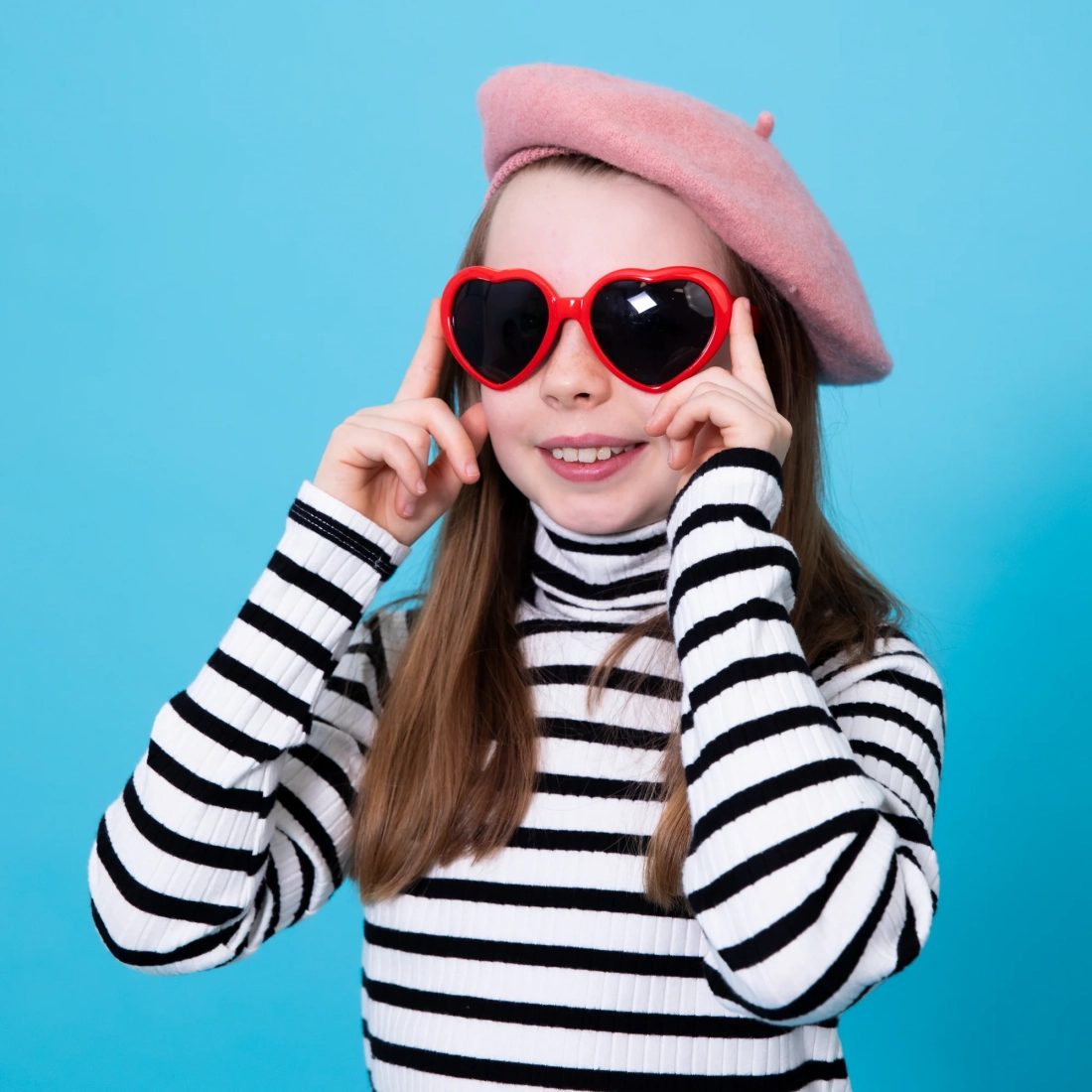 Parti szemüveg piros szívecskés, műanyag