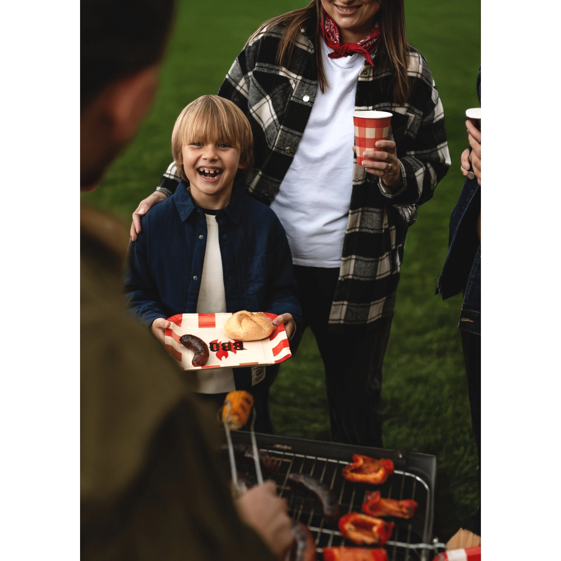 Papirnati party krožniki BBQ, kvadratni, 6 kos