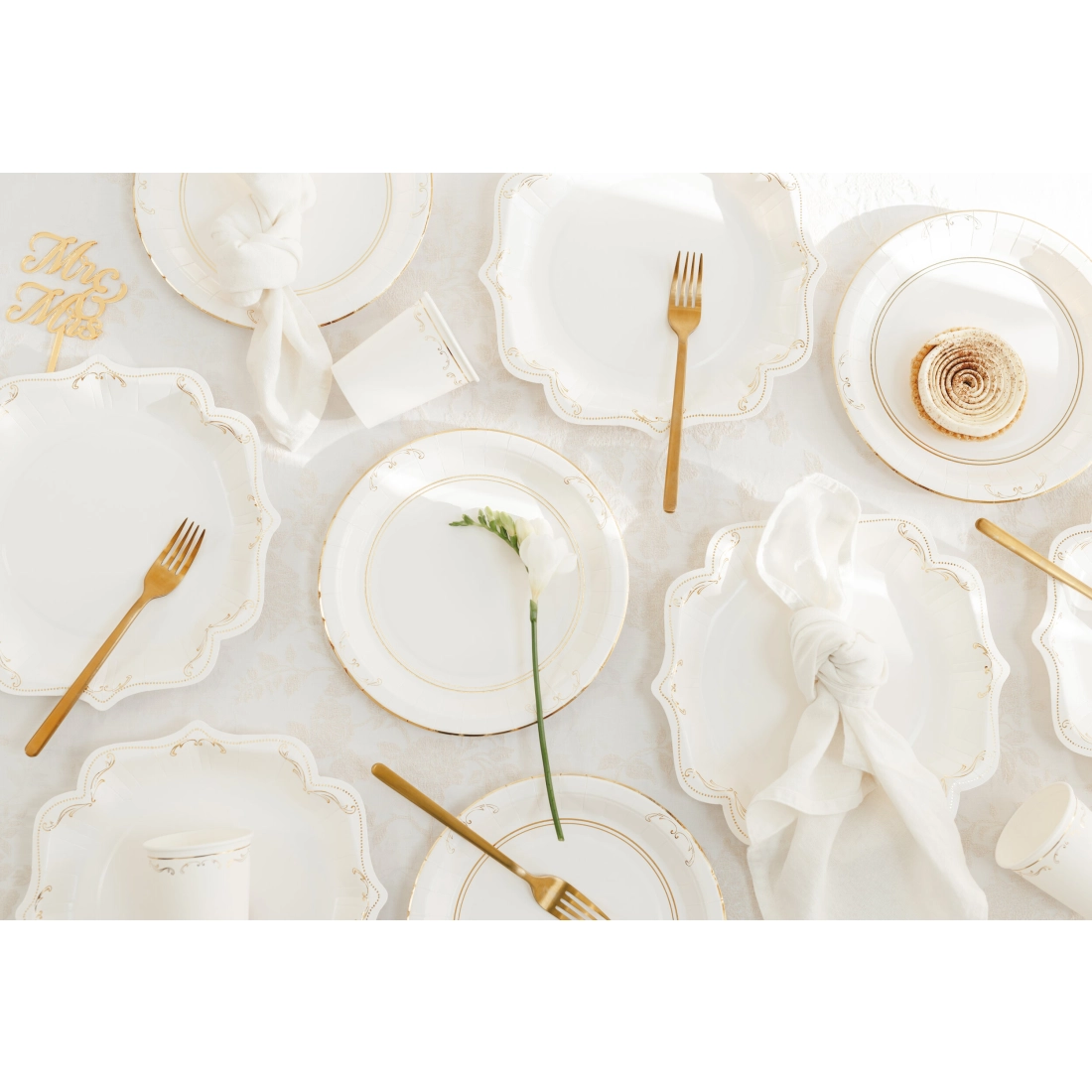 Papirnati party krožniki beli z zlatim ornamentom, 6 kosov