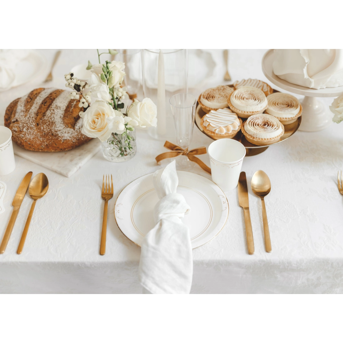 Papirnati party krožniki beli z zlatim ornamentom, 6 kosov