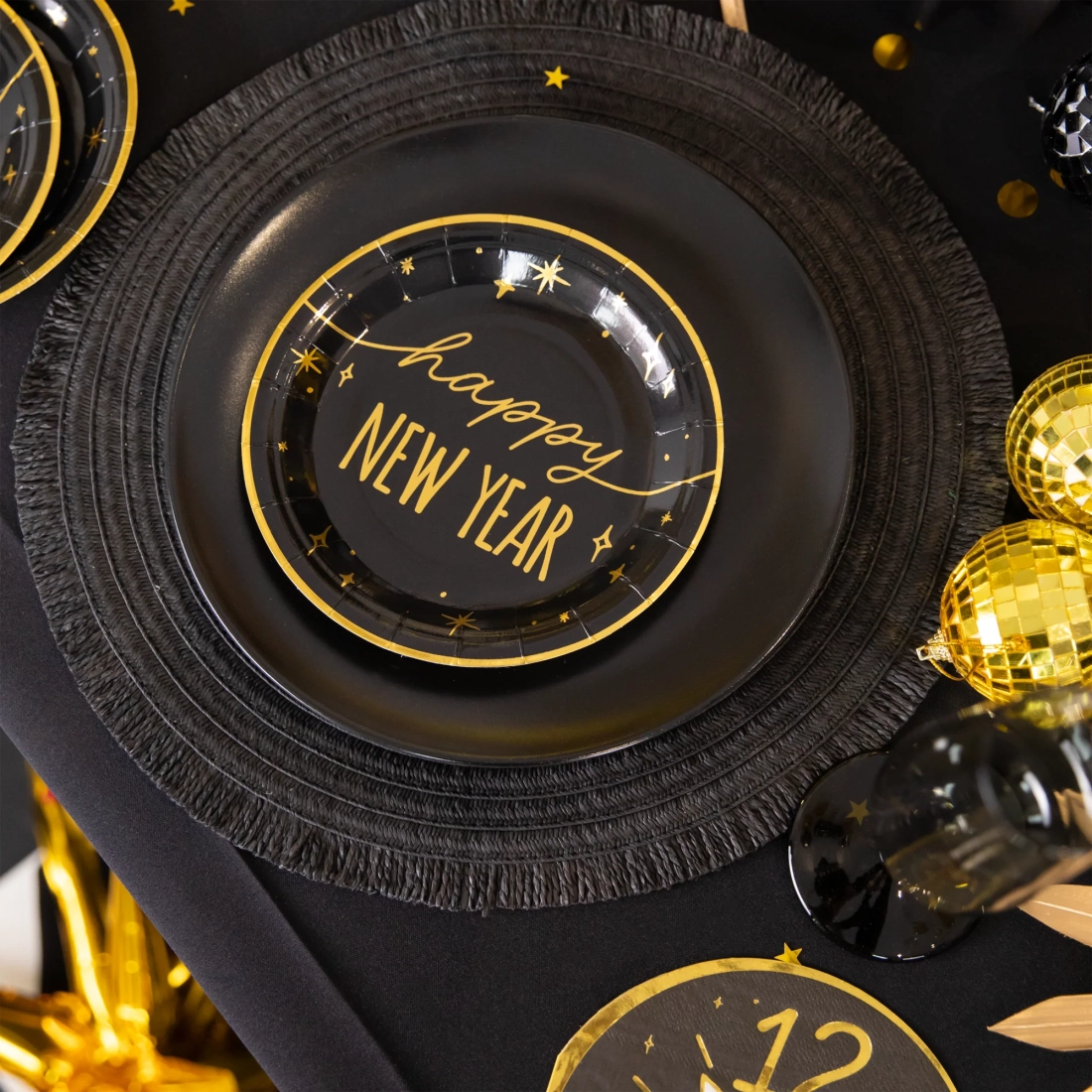 Happy New Year fekete‑arany papírpartitányér 6 db