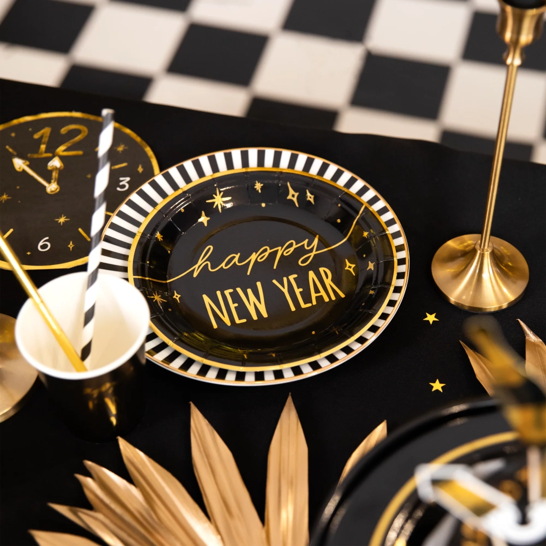 Happy New Year fekete‑arany papírpartitányér 6 db
