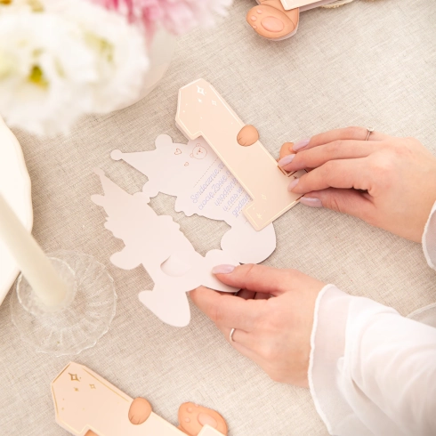 Vabilo na rojstni dan z medvedkom številka 1 z ovojnico