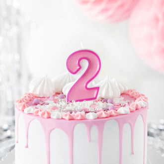 Rožnata rojstnodnevna svečka številka 2 z obrobo – okras za torto