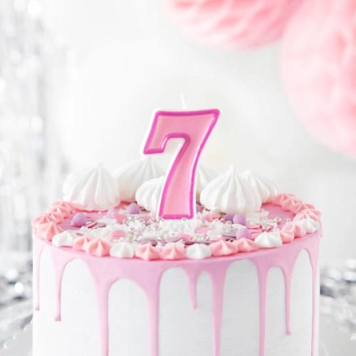 Rózsaszín születésnapi gyertya 7-es számmal és szegéllyel – tortadísz