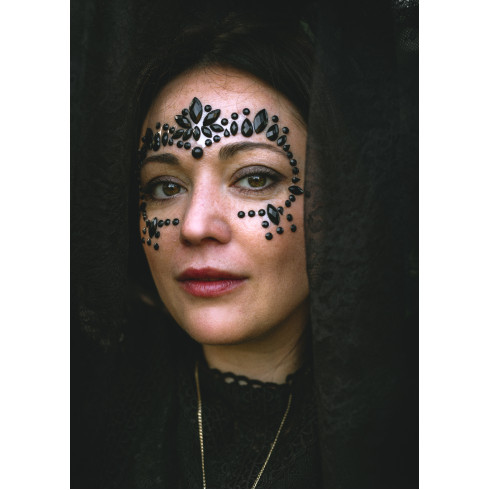 Samolepilni črni kamenčki za obraz 15 × 9 cm – festivalska dekoracija