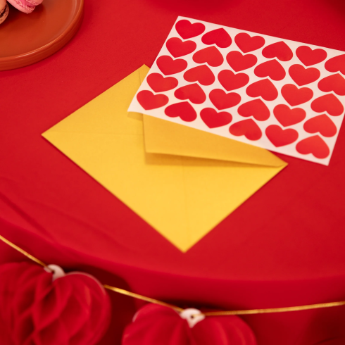 Samolepiace srdiečka červené dekorácia 30 ks