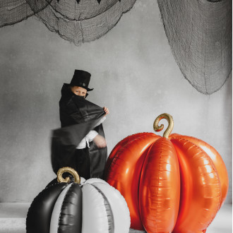 Stoječi folijski balon 3D buča črno-krem 58 x 58 cm srčna dekoracija