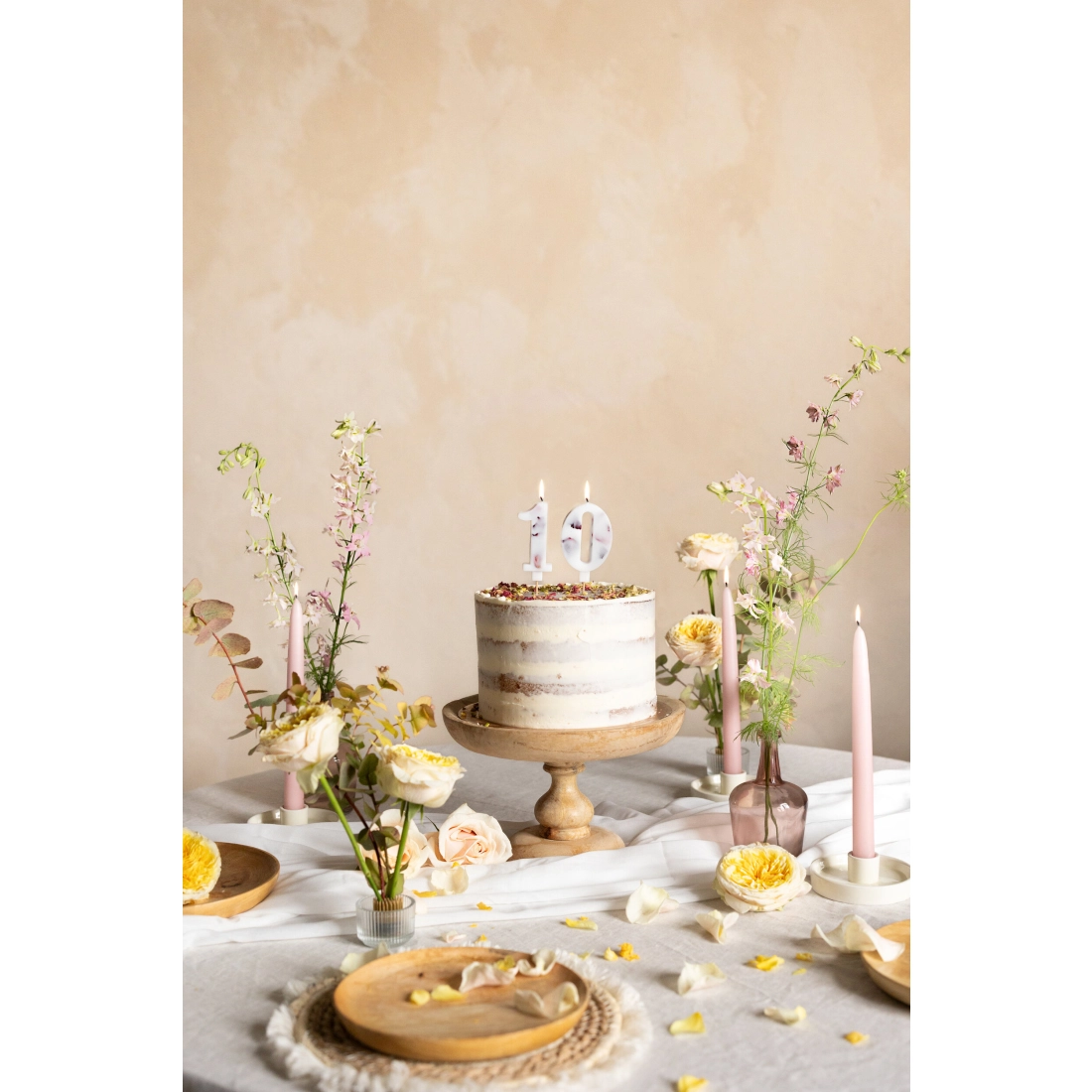 Fehér tortagyertya 0 számmal, virágmintás, 8 cm