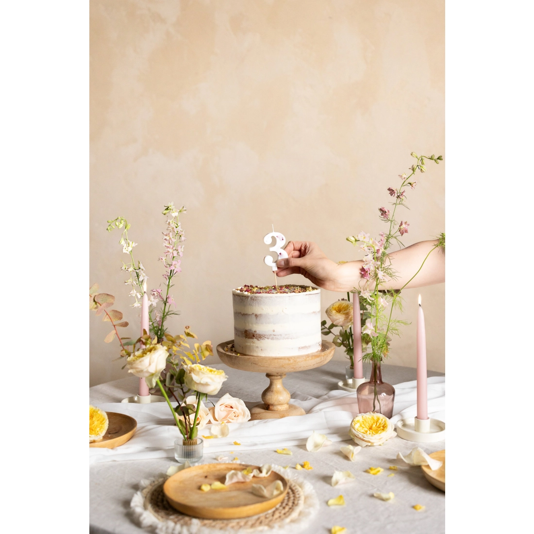 Fehér születésnapi gyertyaszám 3 virágmintával 8 cm