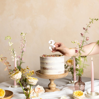 Sviečka na tortu číslo 3 biela s kvetmi 8 cm