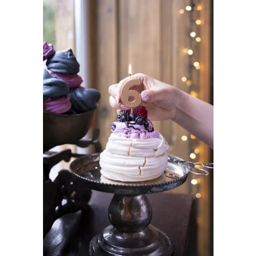 Rose gold 6-os tortagyertya