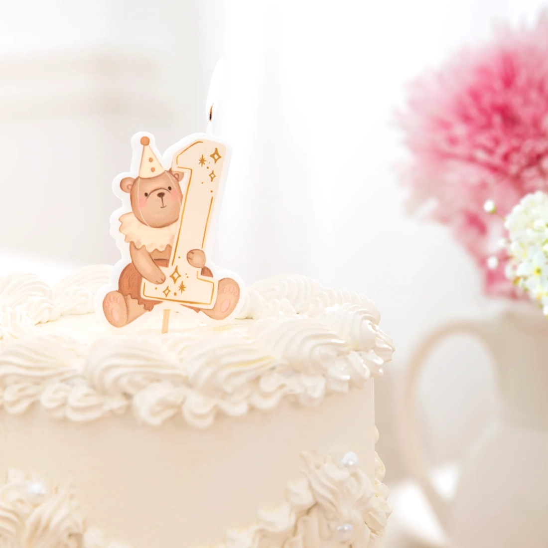 Tortagyertya mackóval, 1-es számmal