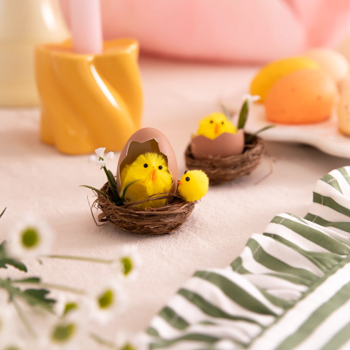 Veľkonočná dekorácia kuriatka v košíku a škrupinke 2 ks