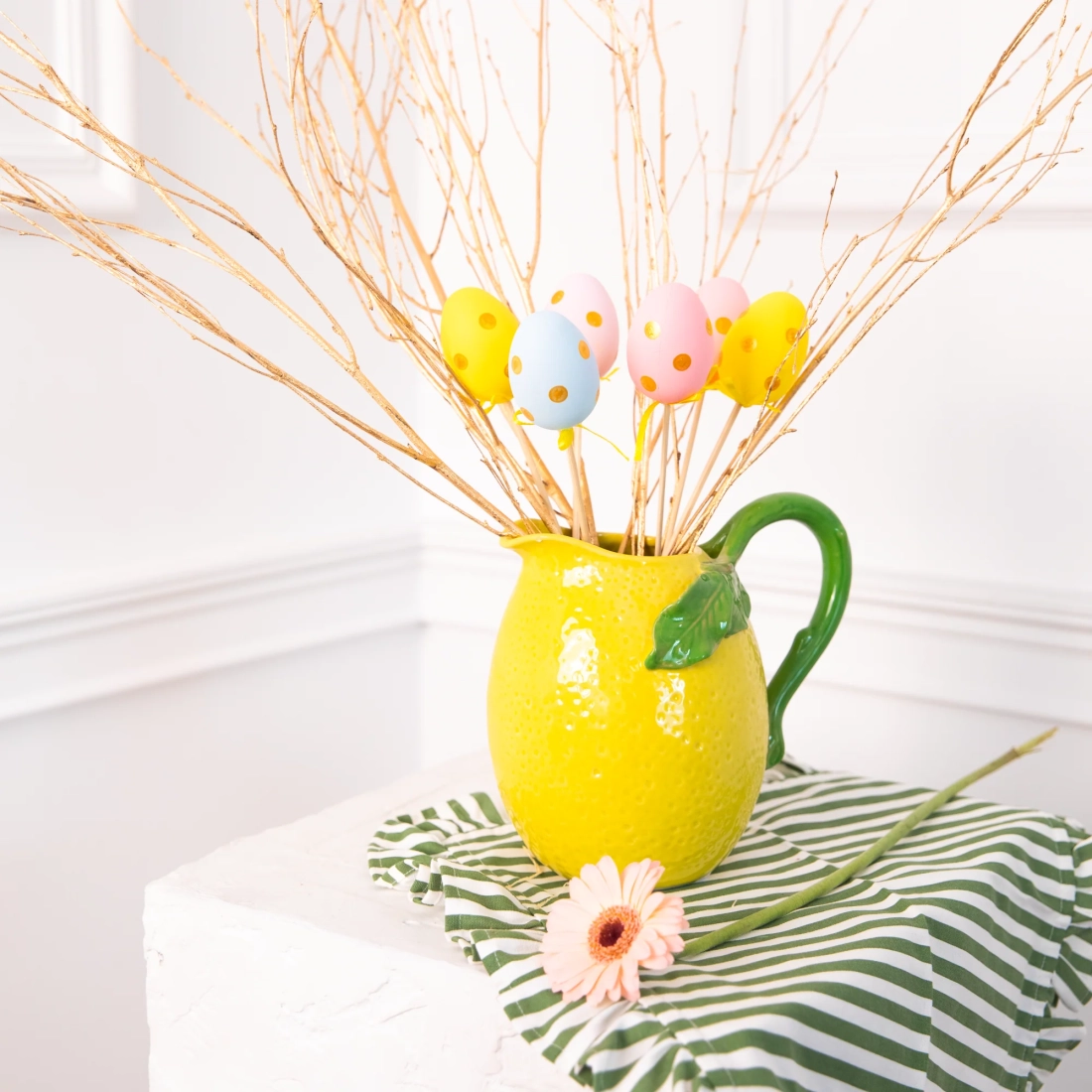 Decorațiune de Paște ouă pe bețișor cu buline aurii, set 6 buc.