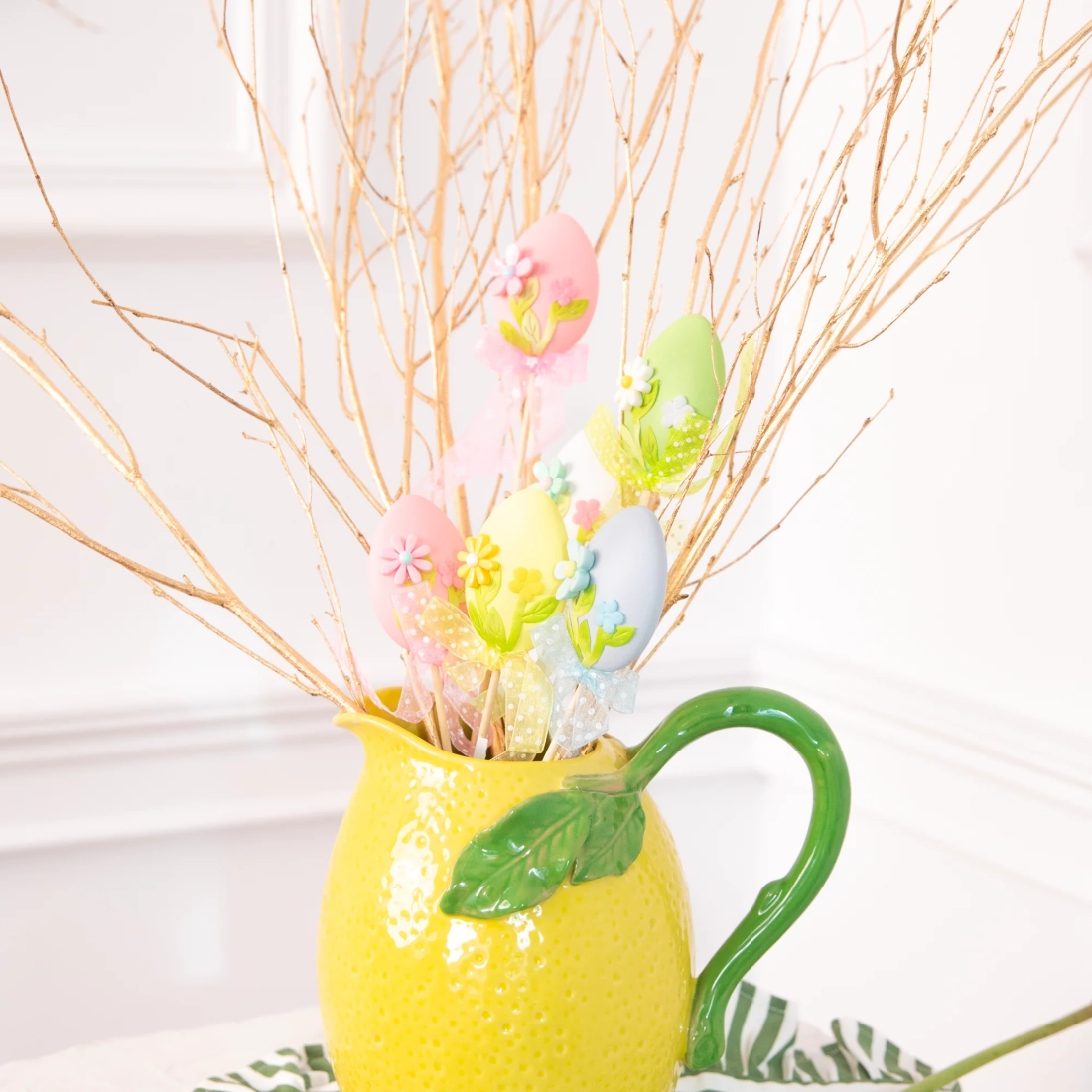 Decorațiune de Paște ou pe băț, mix de culori