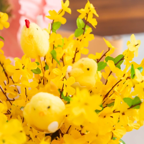 Húsvéti dekoráció sárga csibe pálcán