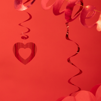 Závesná dekorácia špirála srdce červená 5 ks