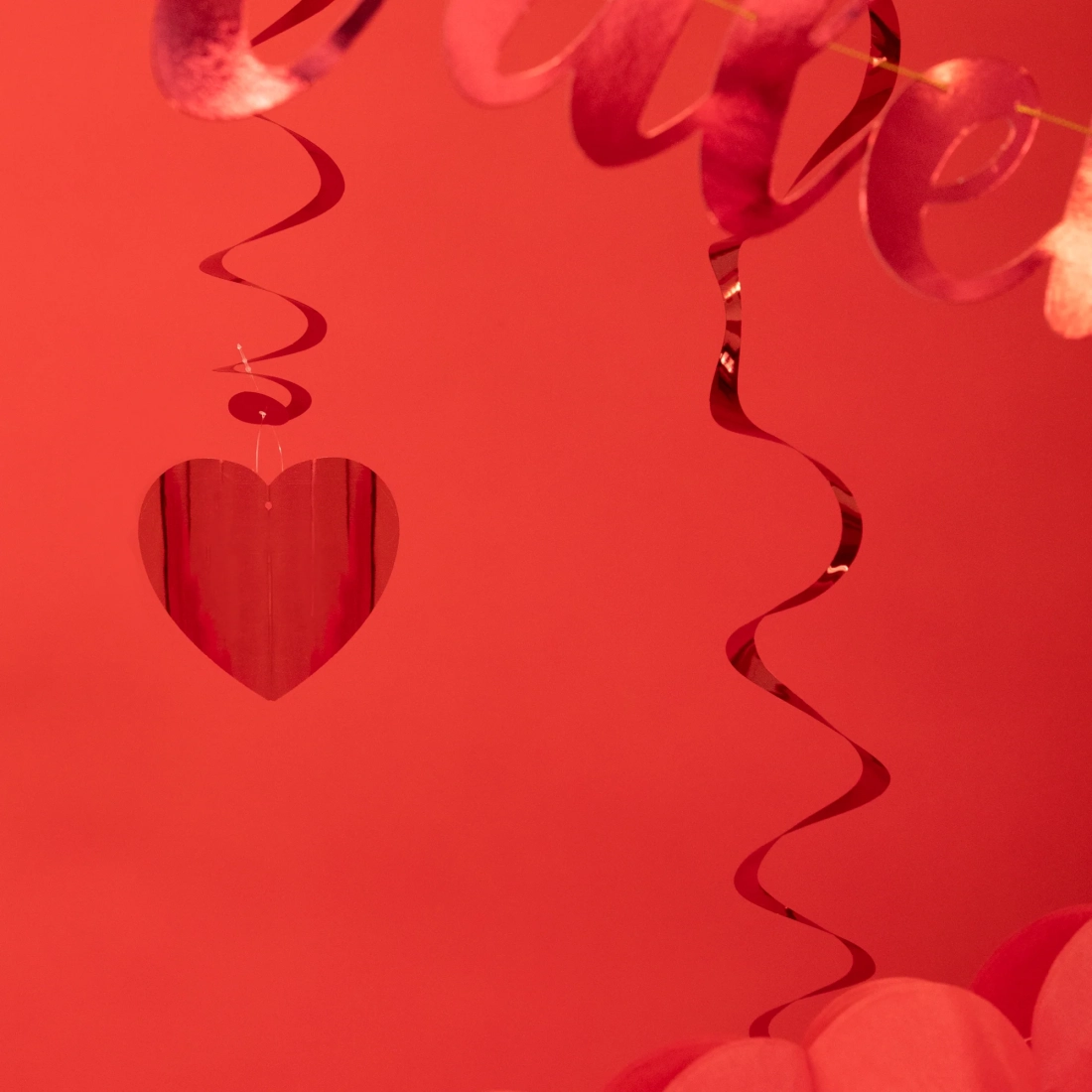 Decorațiune suspendată spirală inimă roșie, set 5 buc.